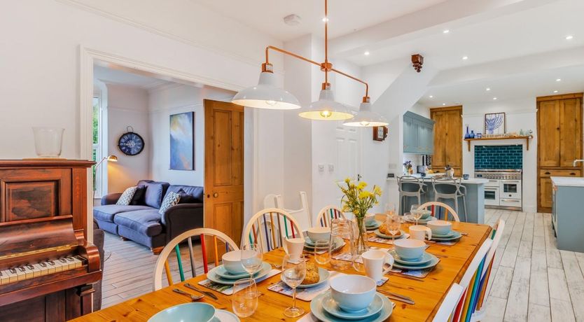 Photo of 7 Bed in Aberdyfi