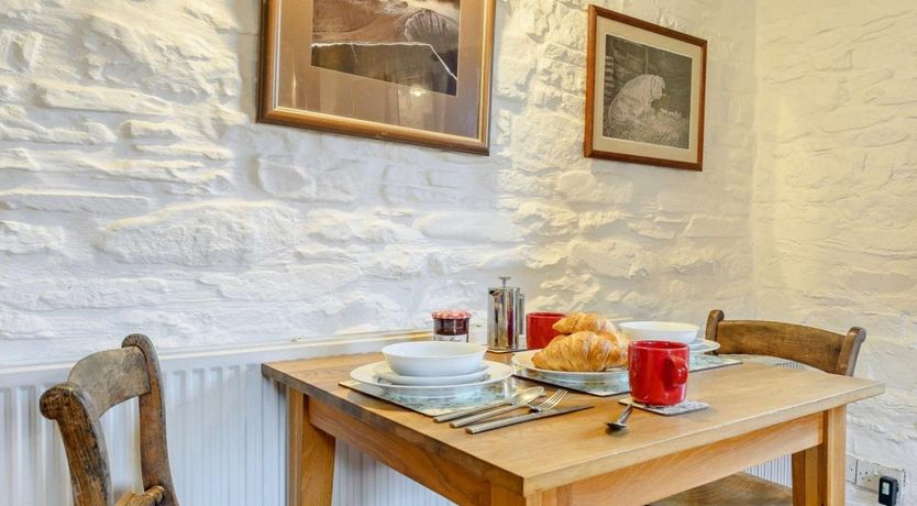 Photo of 1 Bed in Cantref