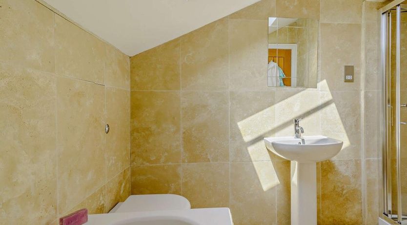 Photo of 2 Bed in Lightcliffe