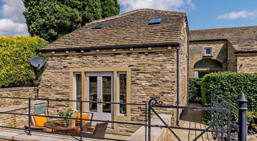 Photo of 2 Bed in Lightcliffe