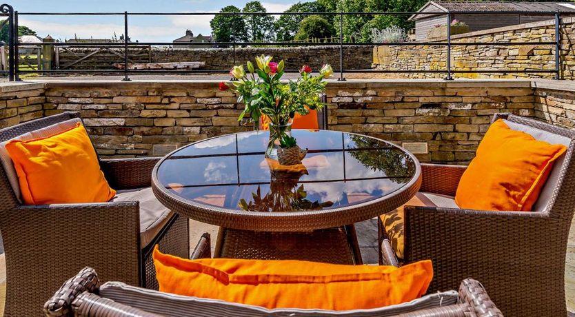 Photo of 2 Bed in Lightcliffe