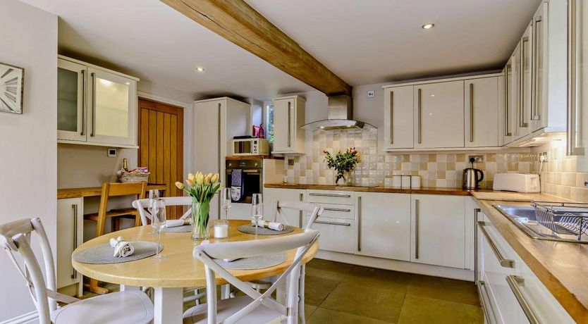 Photo of 2 Bed in Lightcliffe