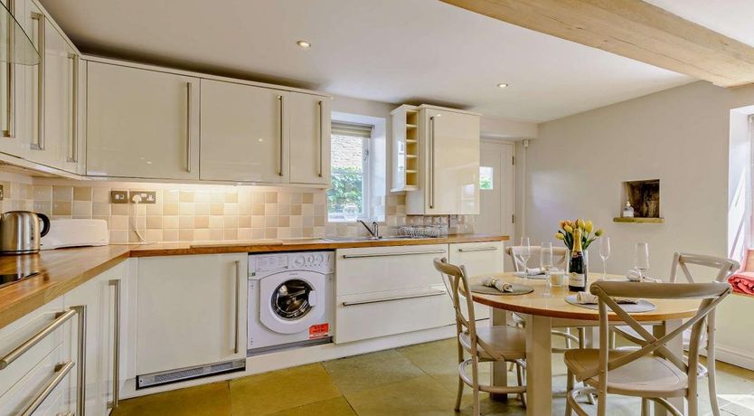 Photo of 2 Bed in Lightcliffe