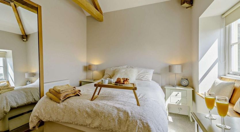 Photo of 2 Bed in Lightcliffe