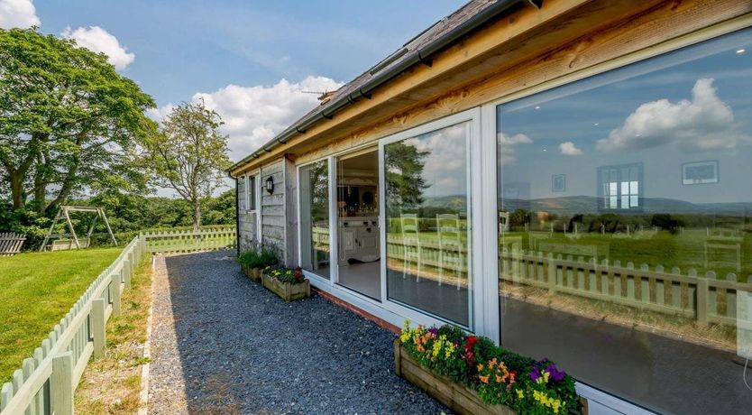 Photo of 1 Bed in Llanfwrog