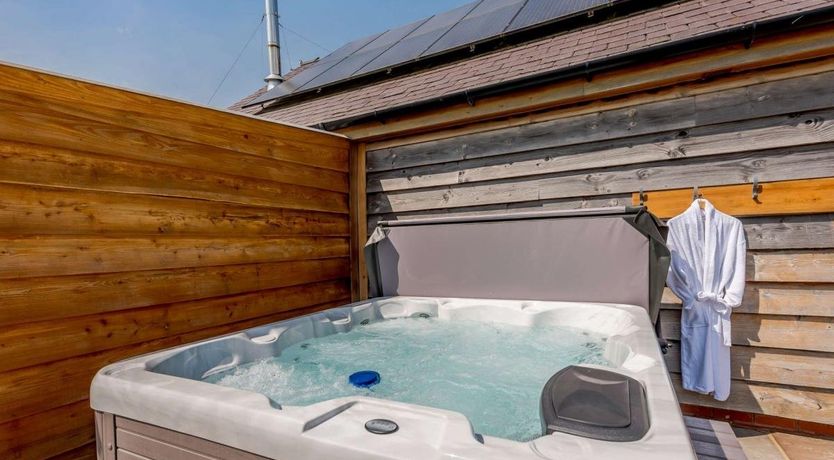 Photo of 1 Bed in Llanfwrog