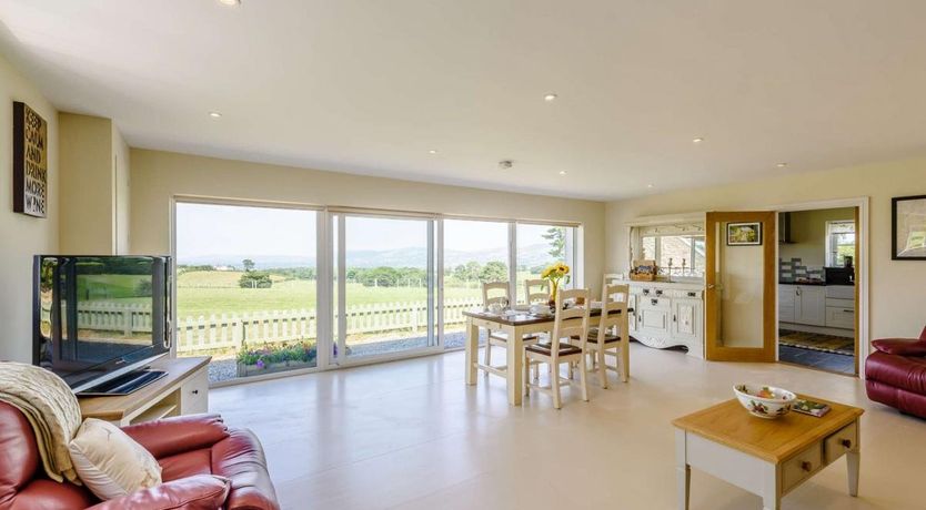 Photo of 1 Bed in Llanfwrog