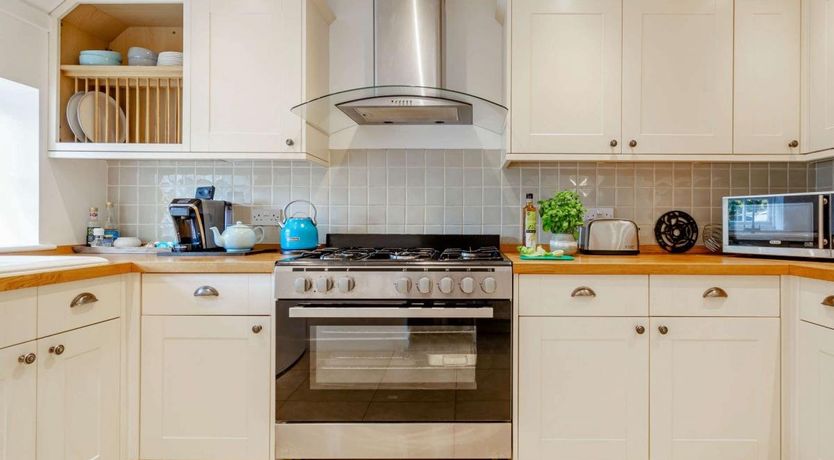 Photo of 2 Bed in Horsted Keynes