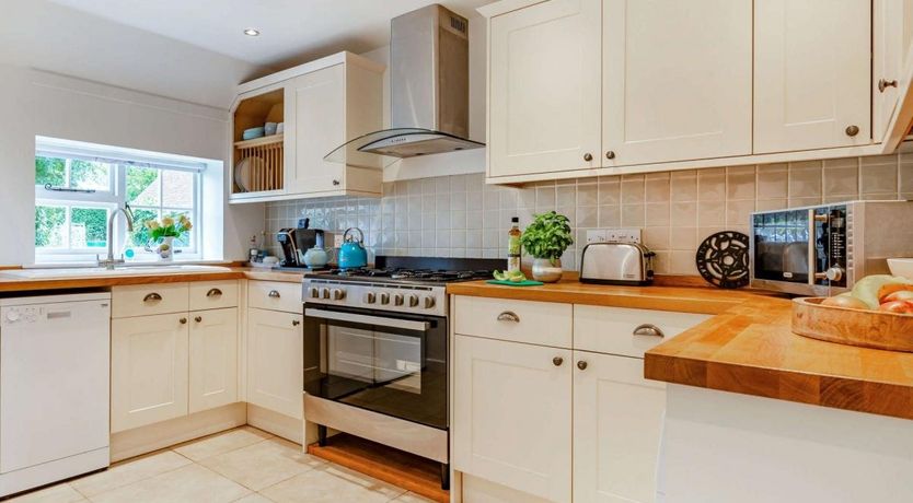 Photo of 2 Bed in Horsted Keynes