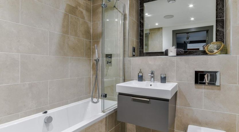 Photo of 2 Bed in Tenby