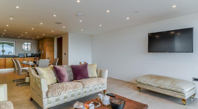 Photo of 2 Bed in Tenby