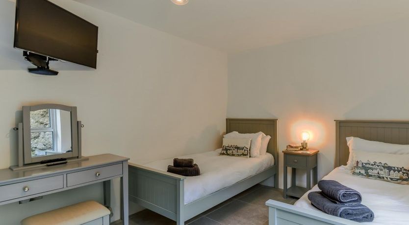 Photo of 2 Bed in Tenby