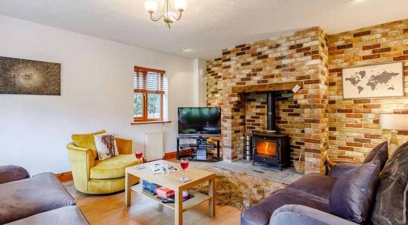 Photo of 6 Bed in Axminster