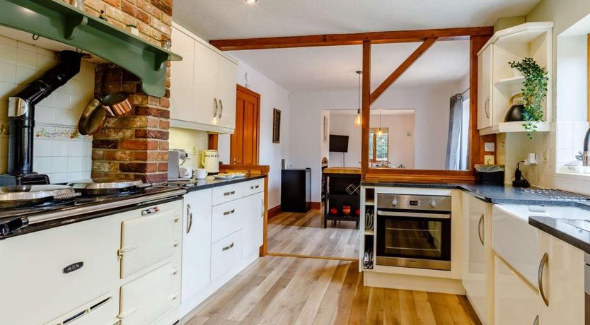 Photo of 6 Bed in Axminster