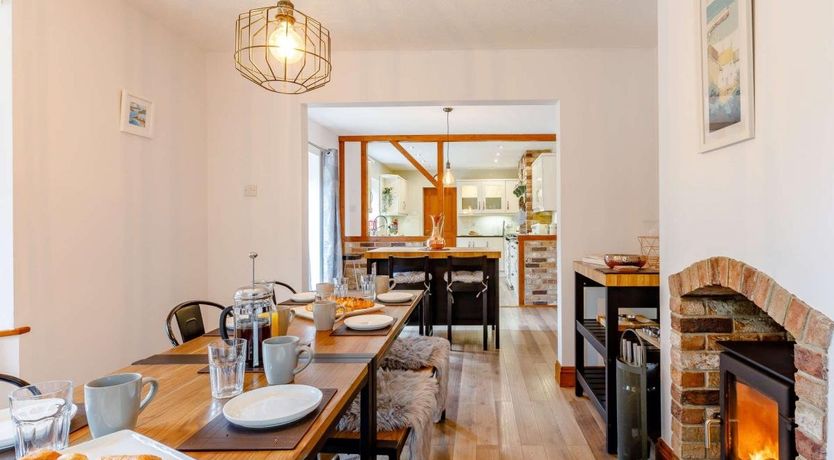 Photo of 6 Bed in Axminster