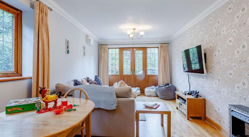 Photo of 6 Bed in Axminster