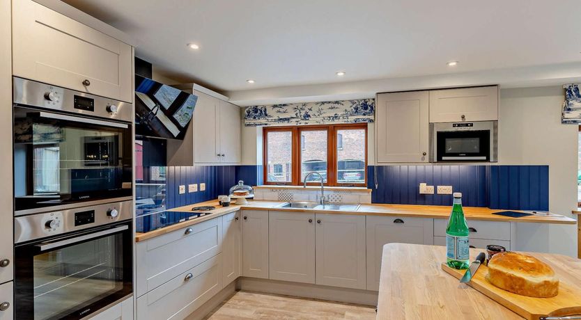 Photo of 5 Bed in Leek
