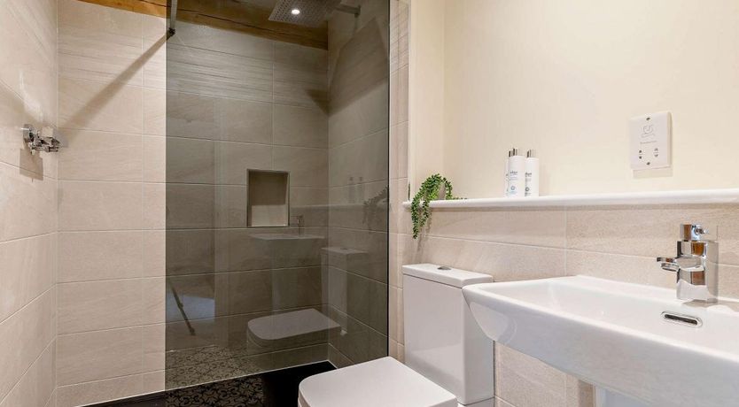 Photo of 5 Bed in Grindon