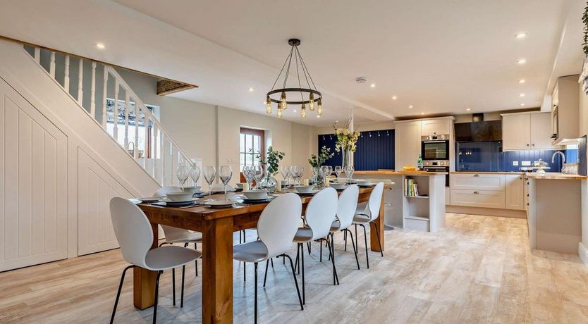 Photo of 5 Bed in Grindon