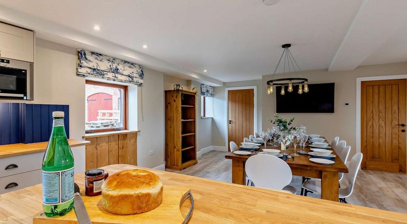 Photo of 5 Bed in Grindon