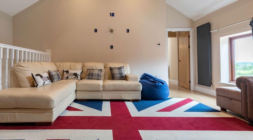 Photo of 5 Bed in Leek