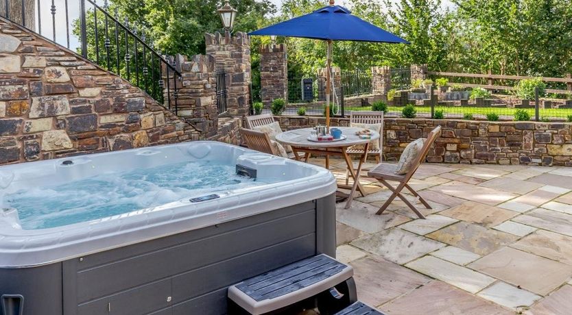 Photo of 2 Bed in Bishops Tawton