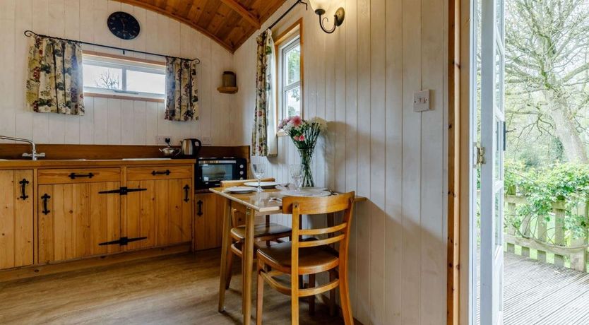 Photo of 1 Bed in Leighton