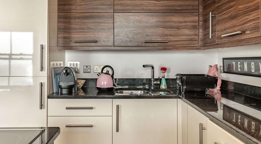 Photo of 2 Bed in Tenby