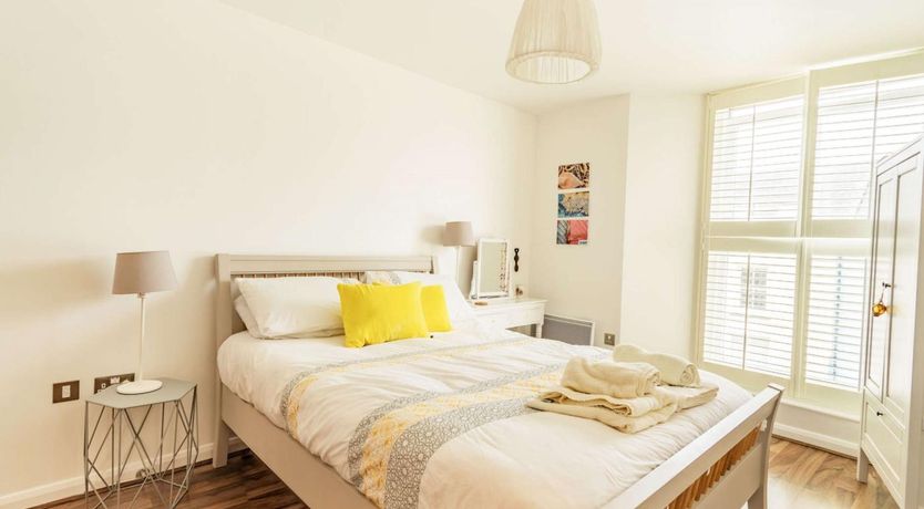 Photo of 2 Bed in Tenby