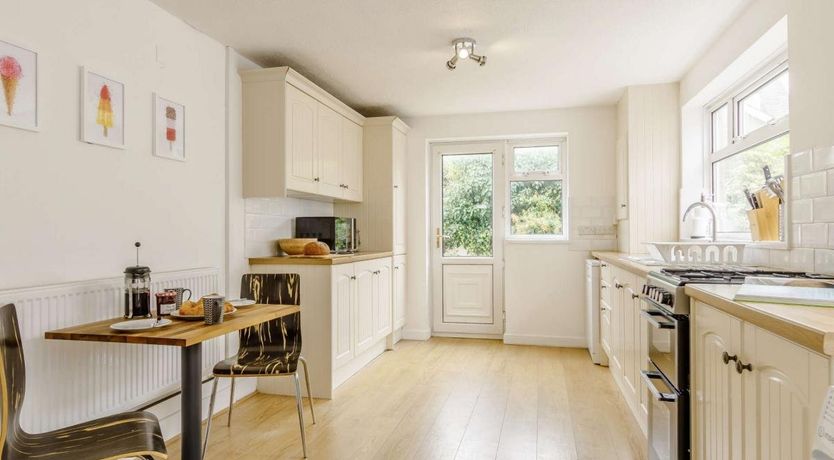 Photo of 5 Bed in Tenby