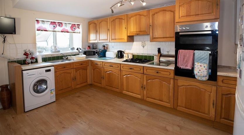 Photo of 3 Bed in Lydstep