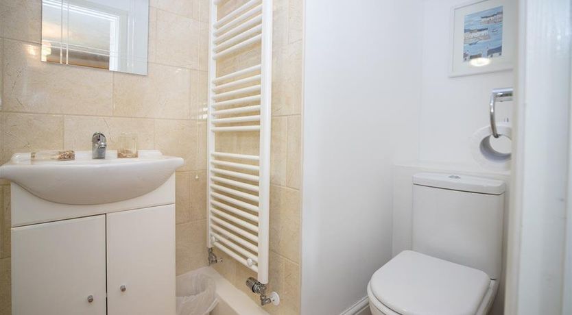 Photo of 3 Bed in Lydstep