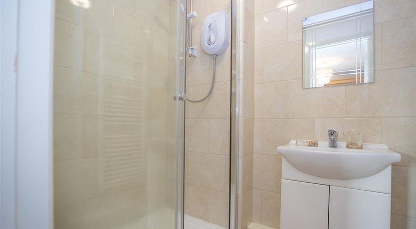 Photo of 3 Bed in Lydstep