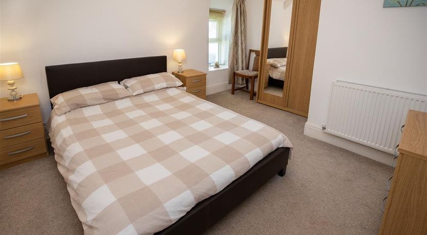 Photo of 3 Bed in Lydstep