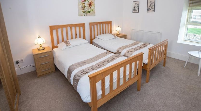 Photo of 3 Bed in Lydstep