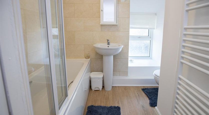 Photo of 3 Bed in Lydstep