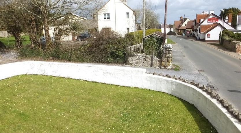 Photo of 3 Bed in Lydstep