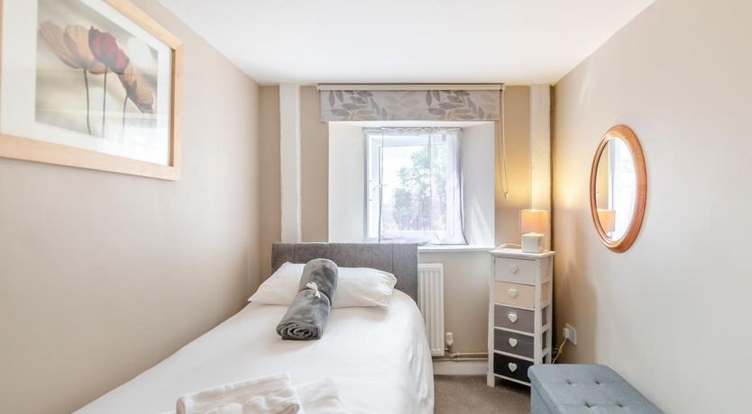 Photo of 2 Bed in Cosheston