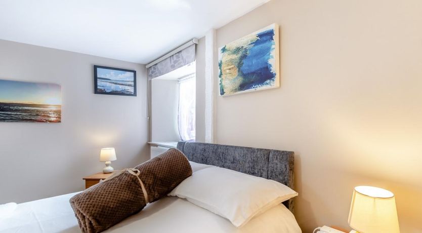 Photo of 2 Bed in Cosheston