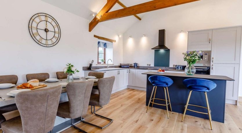 Photo of 4 Bed in Hartland