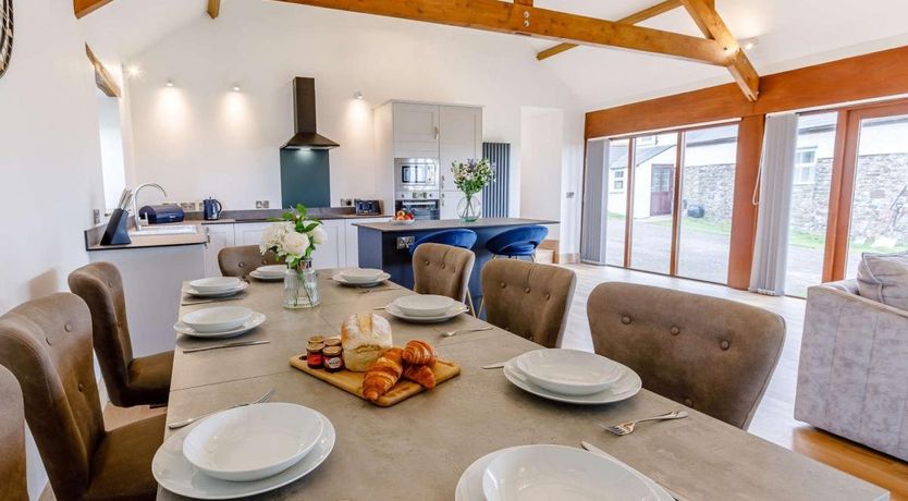 Photo of 4 Bed in Hartland