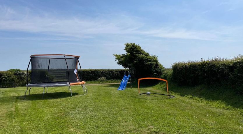 Photo of 4 Bed in Hartland