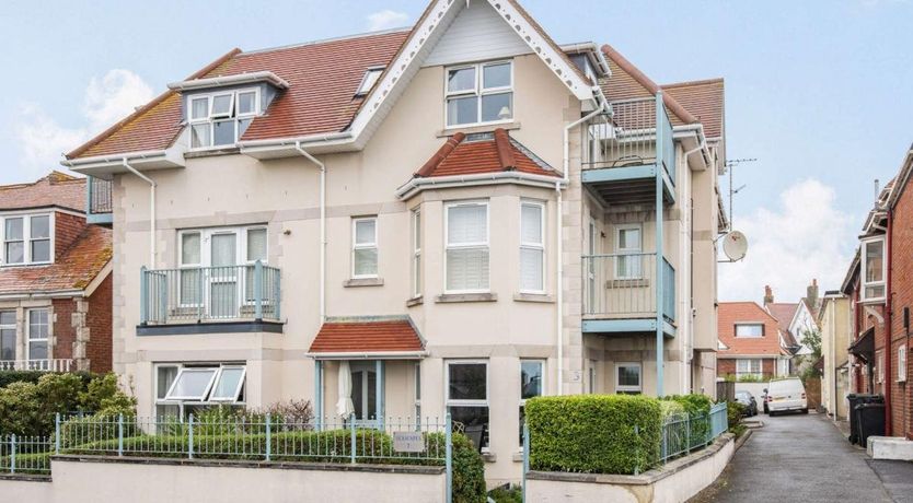 Photo of 3 Bed in Swanage