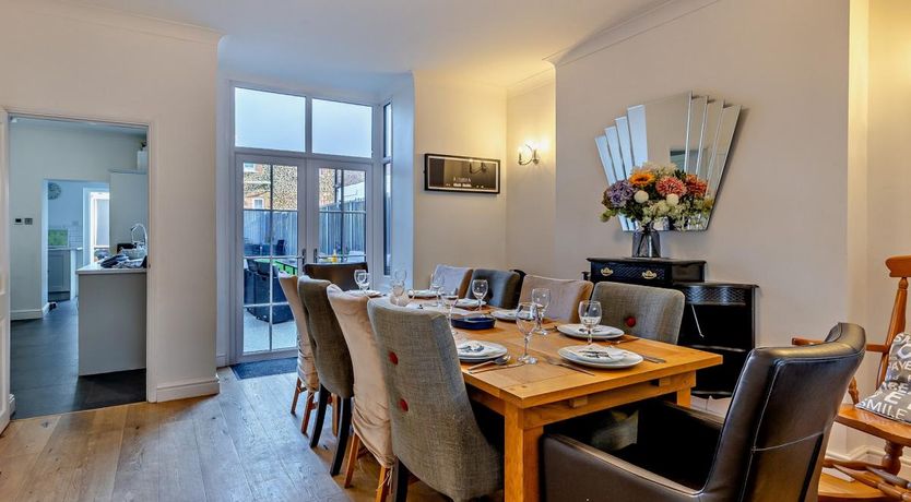 Photo of 5 Bed in Hunstanton