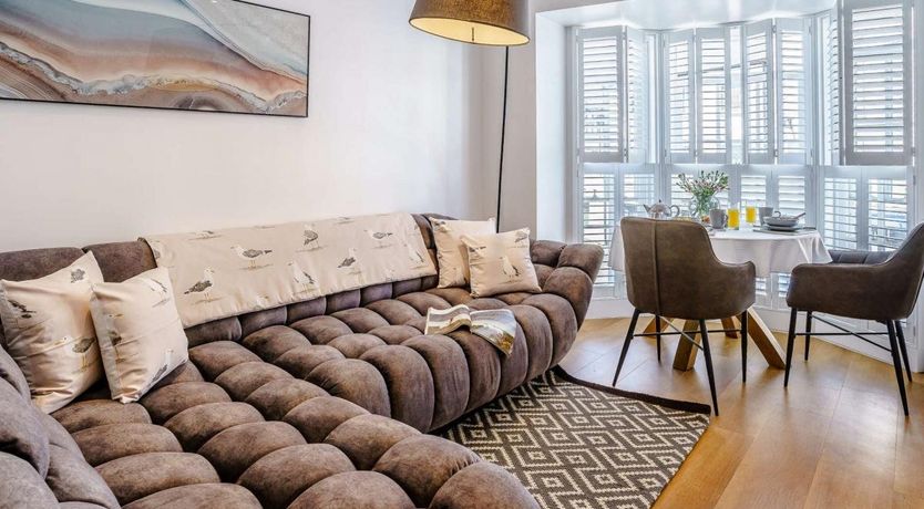 Photo of 1 Bed in Tenby