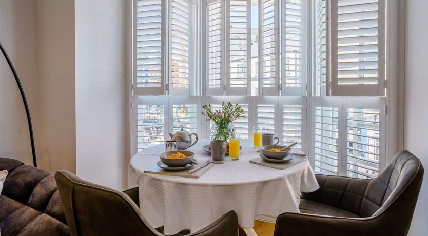 Photo of 1 Bed in Tenby