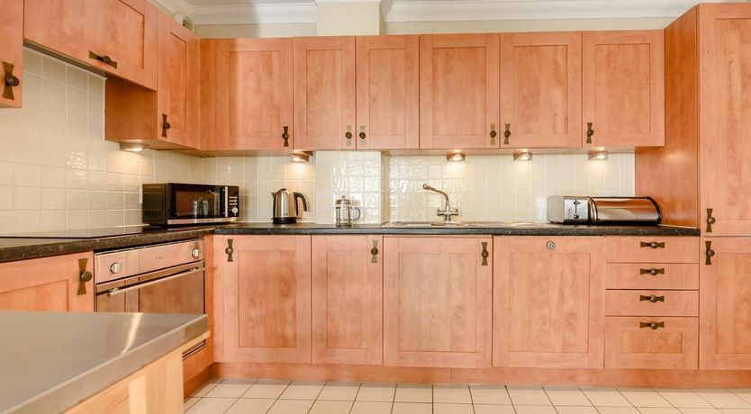 Photo of 2 Bed in Tenby