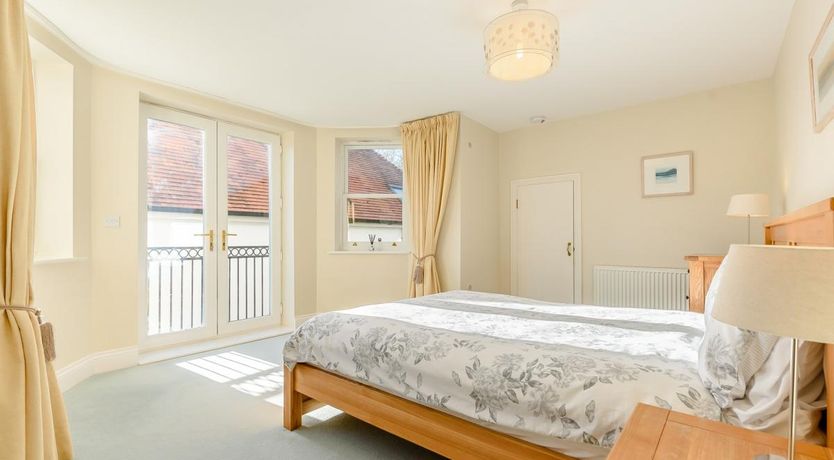 Photo of 2 Bed in Tenby