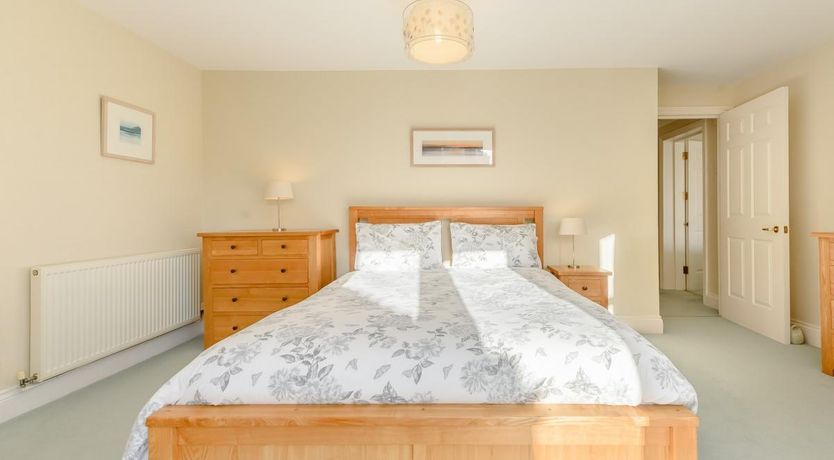 Photo of 2 Bed in Tenby