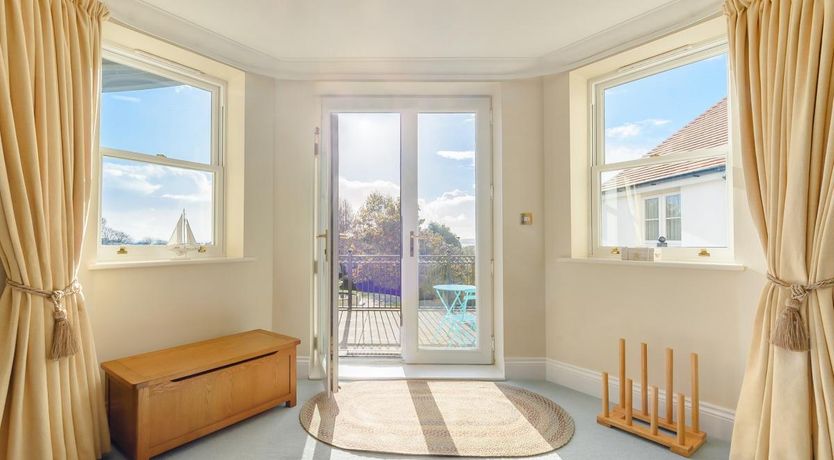 Photo of 2 Bed in Tenby